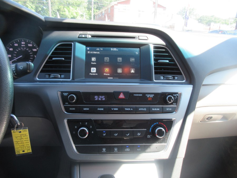 2017 Hyundai Sonata SE 2.4L, available for sale in Linden, New Jersey | Route 27 Auto Mall. Linden, New Jersey 2017 Hyundai Sonata SE 2.4L, available for sale in Linden, New Jersey | Route 27 Auto Mall. Linden, New Jersey