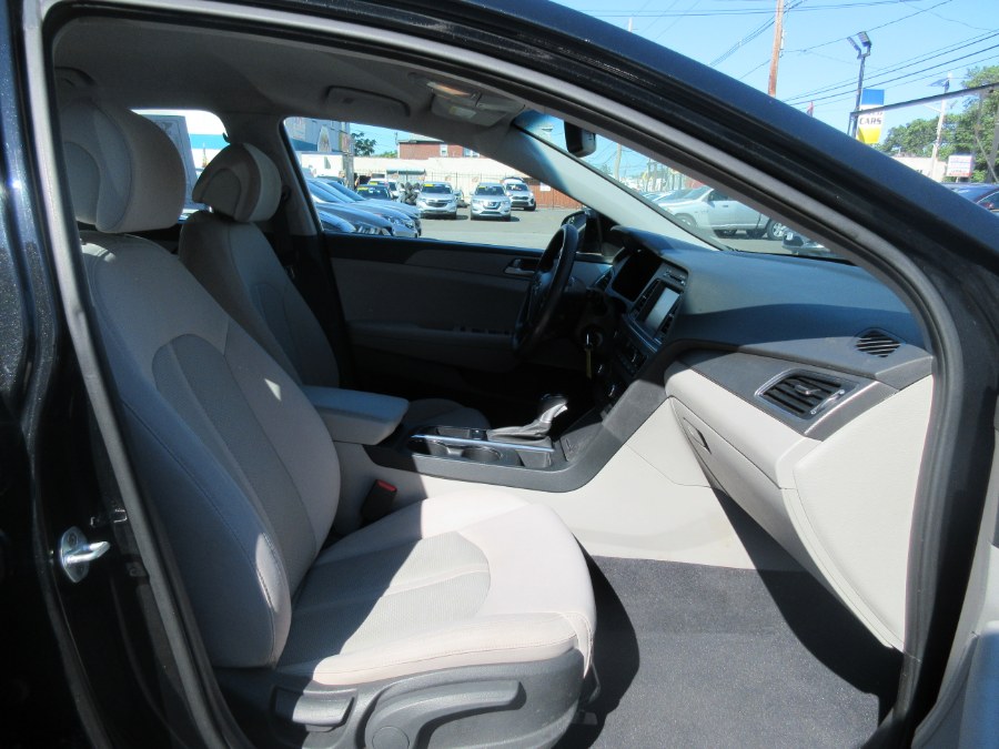 2017 Hyundai Sonata SE 2.4L, available for sale in Linden, New Jersey | Route 27 Auto Mall. Linden, New Jersey 2017 Hyundai Sonata SE 2.4L, available for sale in Linden, New Jersey | Route 27 Auto Mall. Linden, New Jersey