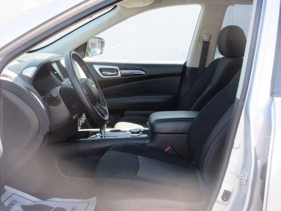 2018 Nissan Pathfinder 4x4 SV photo