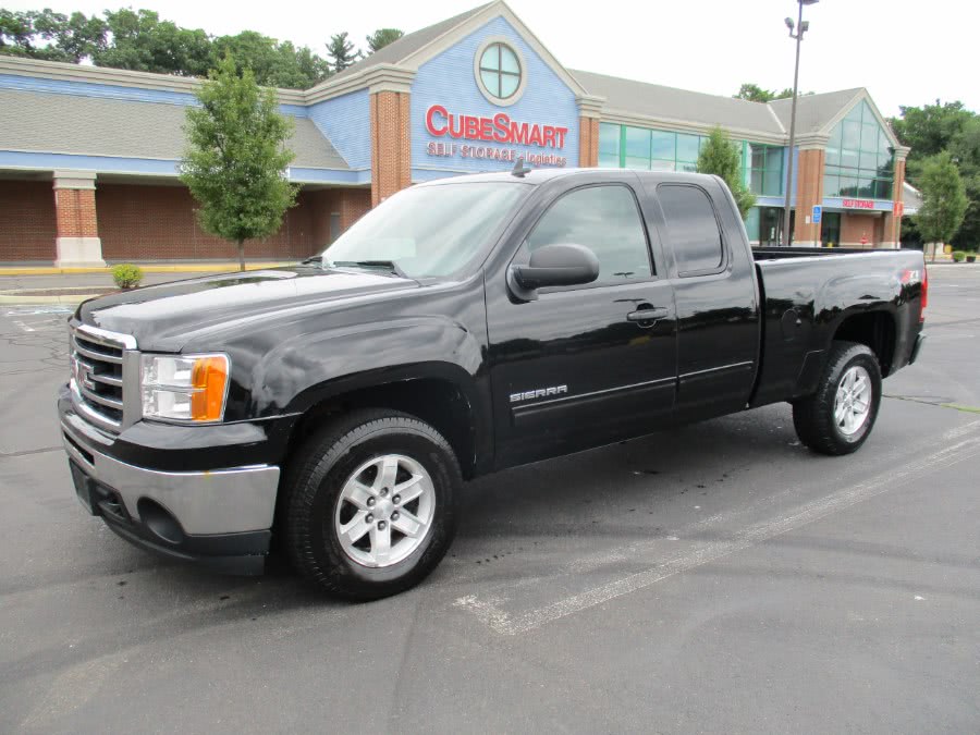 2013 GMC Sierra 1500 4WD 143.5" SLE - Clean Carfax / One Owner, available for sale in New Britain, Connecticut | Universal Motors LLC. New Britain, Connecticut