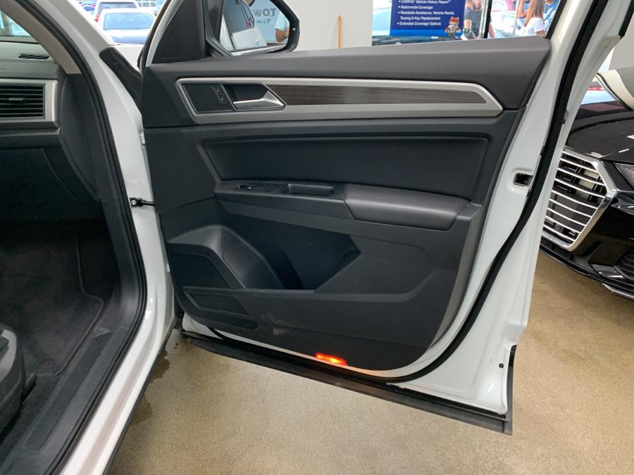 2019 Volkswagen Atlas 3.6L V6 SE w/Technology 4MOTION, available for sale in Inwood, New York | 5 Towns Drive. Inwood, New York 2019 Volkswagen Atlas 3.6L V6 SE w/Technology 4MOTION, available for sale in Inwood, New York | 5 Towns Drive. Inwood, New York
