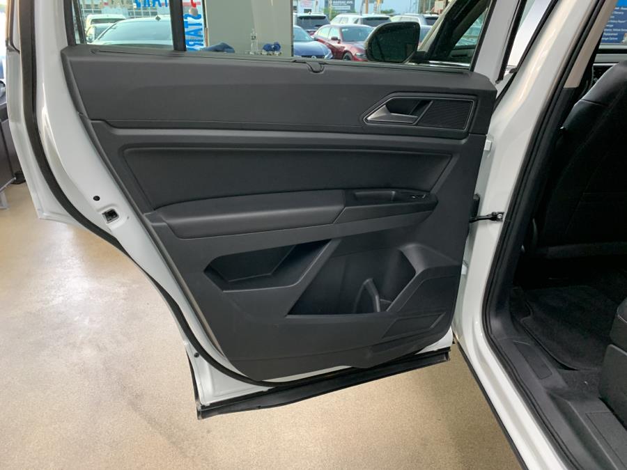 2019 Volkswagen Atlas 3.6L V6 SE w/Technology 4MOTION, available for sale in Inwood, New York | 5 Towns Drive. Inwood, New York 2019 Volkswagen Atlas 3.6L V6 SE w/Technology 4MOTION, available for sale in Inwood, New York | 5 Towns Drive. Inwood, New York