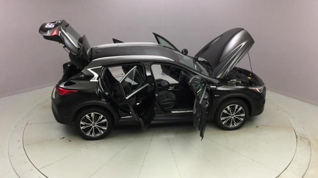 2017 Infiniti Qx30 Premium AWD, available for sale in Naugatuck, Connecticut | J&M Automotive Sls&Svc LLC. Naugatuck, Connecticut 2017 Infiniti Qx30 Premium AWD, available for sale in Naugatuck, Connecticut | J&M Automotive Sls&Svc LLC. Naugatuck, Connecticut