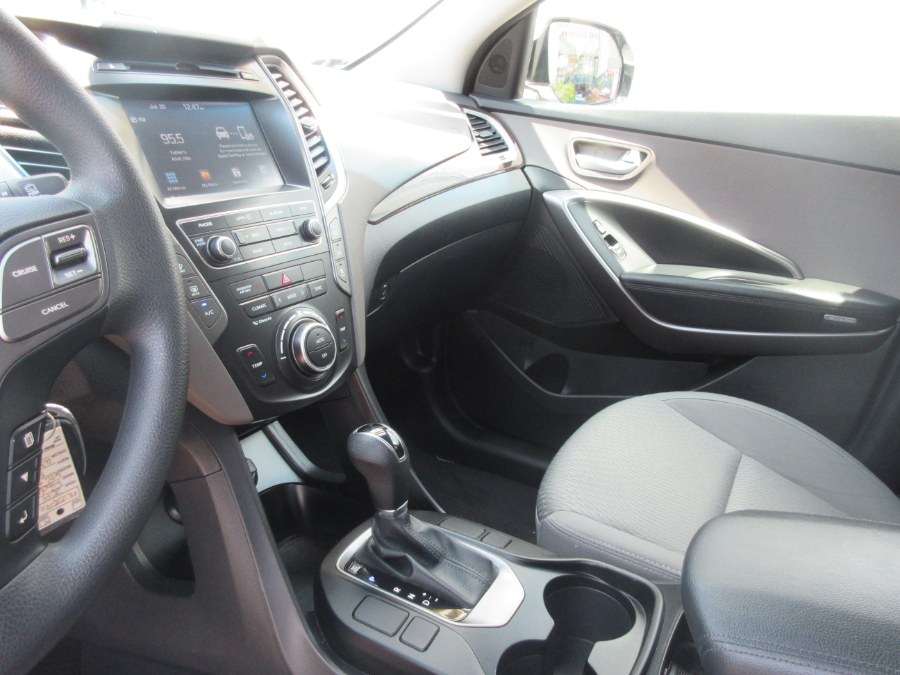 2017 Hyundai Santa Fe SE 3.3L Auto AWD, available for sale in Linden, New Jersey | Route 27 Auto Mall. Linden, New Jersey 2017 Hyundai Santa Fe SE 3.3L Auto AWD, available for sale in Linden, New Jersey | Route 27 Auto Mall. Linden, New Jersey