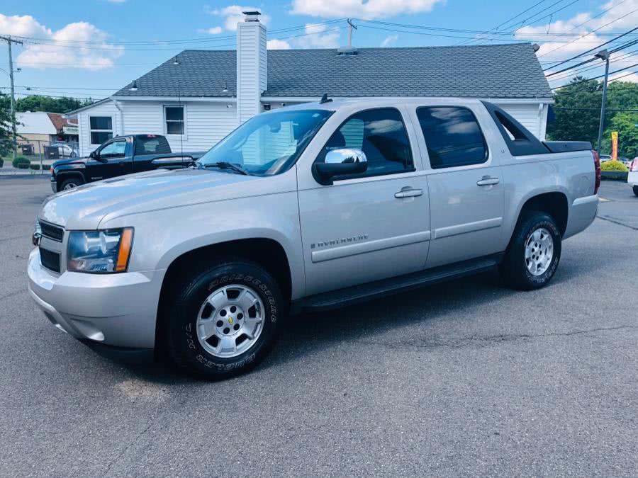 2007 Chevrolet Avalanche 4WD Crew Cab 130" LT, available for sale in Milford, Connecticut | Chip's Auto Sales Inc. Milford, Connecticut