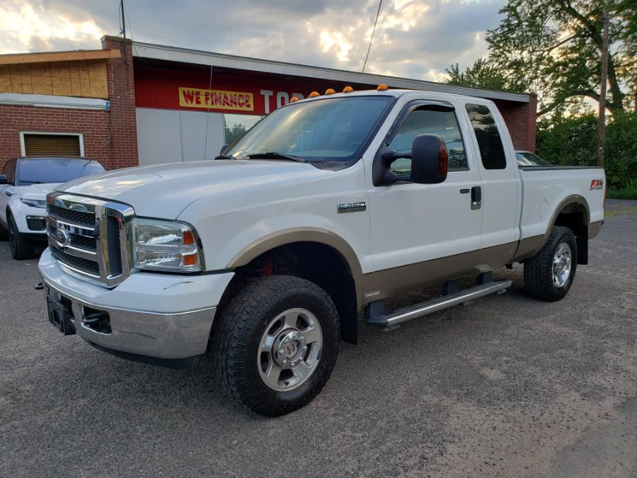 2005 Ford Super Duty F-250 Lariat 4WD Super Cab Leather Seats 5.4 V8, available for sale in East Windsor, Connecticut | Toro Auto. East Windsor, Connecticut