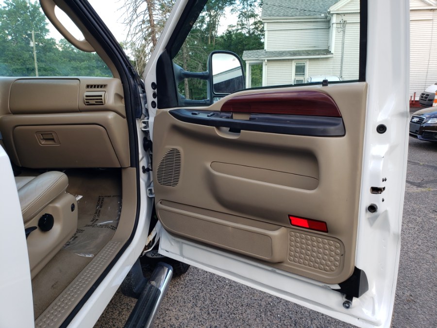 2005 Ford Super Duty F-250 Lariat 4WD Super Cab Leather Seats 5.4 V8, available for sale in East Windsor, Connecticut | Toro Auto. East Windsor, Connecticut 2005 Ford Super Duty F-250 Lariat 4WD Super Cab Leather Seats 5.4 V8, available for sale in East Windsor, Connecticut | Toro Auto. East Windsor, Connecticut