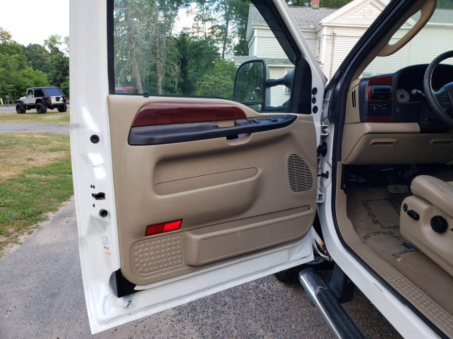2005 Ford Super Duty F-250 Lariat 4WD Super Cab Leather Seats 5.4 V8, available for sale in East Windsor, Connecticut | Toro Auto. East Windsor, Connecticut 2005 Ford Super Duty F-250 Lariat 4WD Super Cab Leather Seats 5.4 V8, available for sale in East Windsor, Connecticut | Toro Auto. East Windsor, Connecticut