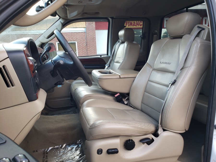 2005 Ford Super Duty F-250 Lariat 4WD Super Cab Leather Seats 5.4 V8, available for sale in East Windsor, Connecticut | Toro Auto. East Windsor, Connecticut 2005 Ford Super Duty F-250 Lariat 4WD Super Cab Leather Seats 5.4 V8, available for sale in East Windsor, Connecticut | Toro Auto. East Windsor, Connecticut