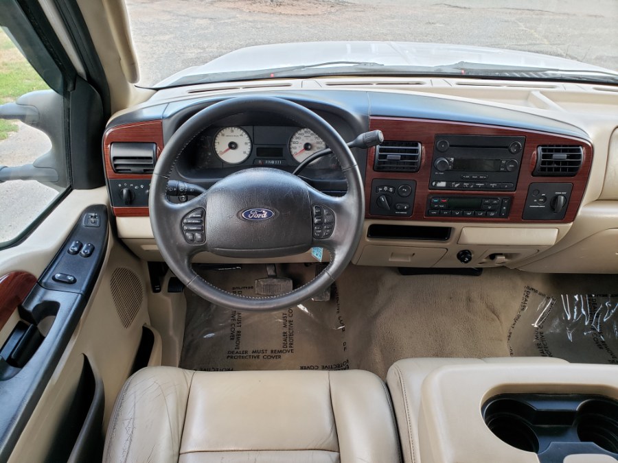 2005 Ford Super Duty F-250 Lariat 4WD Super Cab Leather Seats 5.4 V8, available for sale in East Windsor, Connecticut | Toro Auto. East Windsor, Connecticut 2005 Ford Super Duty F-250 Lariat 4WD Super Cab Leather Seats 5.4 V8, available for sale in East Windsor, Connecticut | Toro Auto. East Windsor, Connecticut
