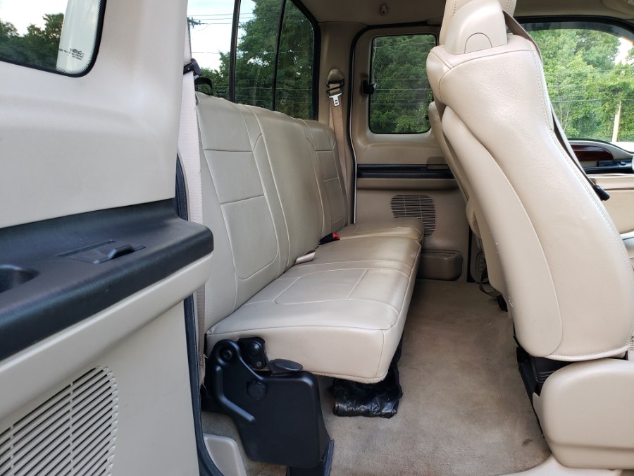 2005 Ford Super Duty F-250 Lariat 4WD Super Cab Leather Seats 5.4 V8, available for sale in East Windsor, Connecticut | Toro Auto. East Windsor, Connecticut 2005 Ford Super Duty F-250 Lariat 4WD Super Cab Leather Seats 5.4 V8, available for sale in East Windsor, Connecticut | Toro Auto. East Windsor, Connecticut