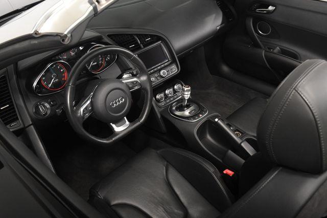 2011 Audi R8 5.2 quattro Spyder photo