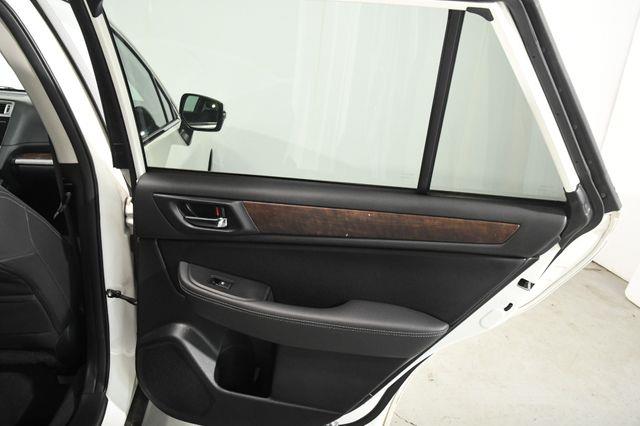 2017 Subaru Outback Limited w/ Eyesight photo
