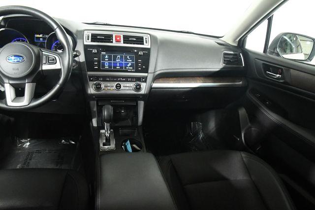2017 Subaru Outback Limited w/ Eyesight photo