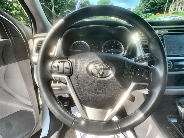 Used Toyota Highlander XLE 2017 | Prestige Auto Cars LLC. New Britain, Connecticut Used Toyota Highlander XLE 2017 | Prestige Auto Cars LLC. New Britain, Connecticut