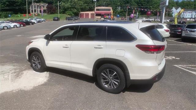 Used Toyota Highlander XLE 2017 | Prestige Auto Cars LLC. New Britain, Connecticut Used Toyota Highlander XLE 2017 | Prestige Auto Cars LLC. New Britain, Connecticut
