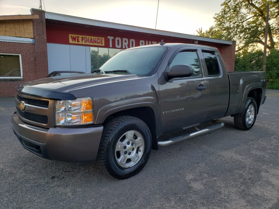 2008 Chevrolet Silverado 1500 LT/2 4WD Extended Cab 5.3 V8, available for sale in East Windsor, Connecticut | Toro Auto. East Windsor, Connecticut