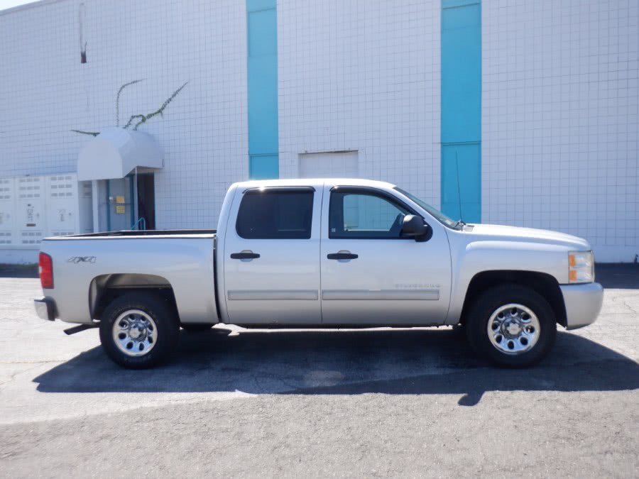 2011 Chevrolet Silverado 1500 4WD Crew Cab 143.5" LT, available for sale in Milford, Connecticut | Dealertown Auto Wholesalers. Milford, Connecticut