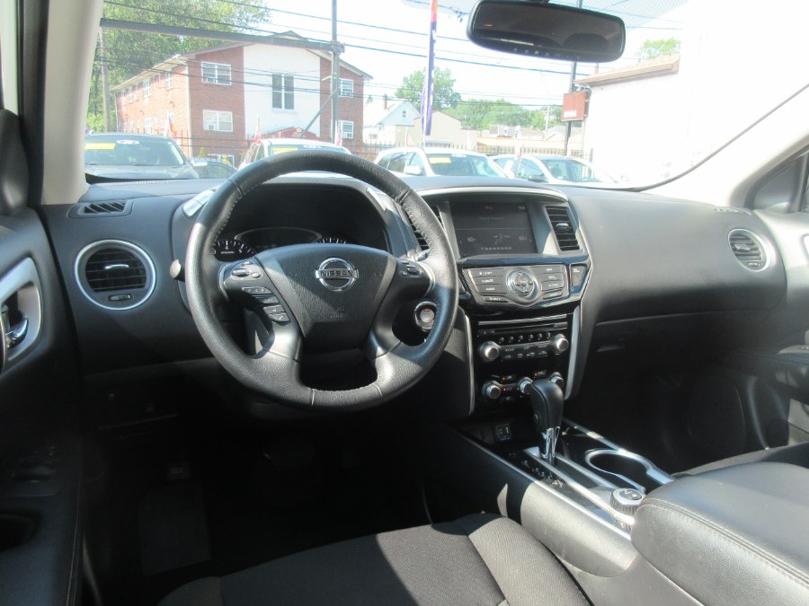 Used Nissan Pathfinder 4x4 SV 2018 | Route 27 Auto Mall. Linden, New Jersey Used Nissan Pathfinder 4x4 SV 2018 | Route 27 Auto Mall. Linden, New Jersey