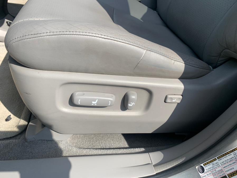 2005 Toyota Highlander 4dr V6 4WD Limited w/3rd Row, available for sale in South Windsor, Connecticut | Mike And Tony Auto Sales, Inc. South Windsor, Connecticut 2005 Toyota Highlander 4dr V6 4WD Limited w/3rd Row, available for sale in South Windsor, Connecticut | Mike And Tony Auto Sales, Inc. South Windsor, Connecticut