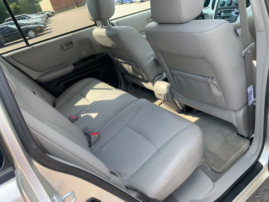 2005 Toyota Highlander 4dr V6 4WD Limited w/3rd Row, available for sale in South Windsor, Connecticut | Mike And Tony Auto Sales, Inc. South Windsor, Connecticut 2005 Toyota Highlander 4dr V6 4WD Limited w/3rd Row, available for sale in South Windsor, Connecticut | Mike And Tony Auto Sales, Inc. South Windsor, Connecticut