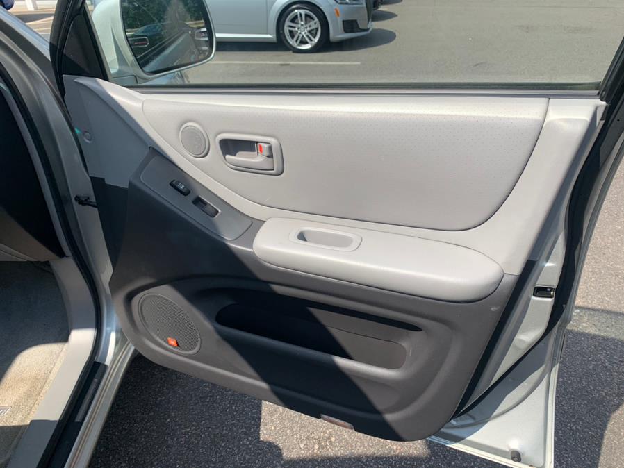 2005 Toyota Highlander 4dr V6 4WD Limited w/3rd Row, available for sale in South Windsor, Connecticut | Mike And Tony Auto Sales, Inc. South Windsor, Connecticut 2005 Toyota Highlander 4dr V6 4WD Limited w/3rd Row, available for sale in South Windsor, Connecticut | Mike And Tony Auto Sales, Inc. South Windsor, Connecticut