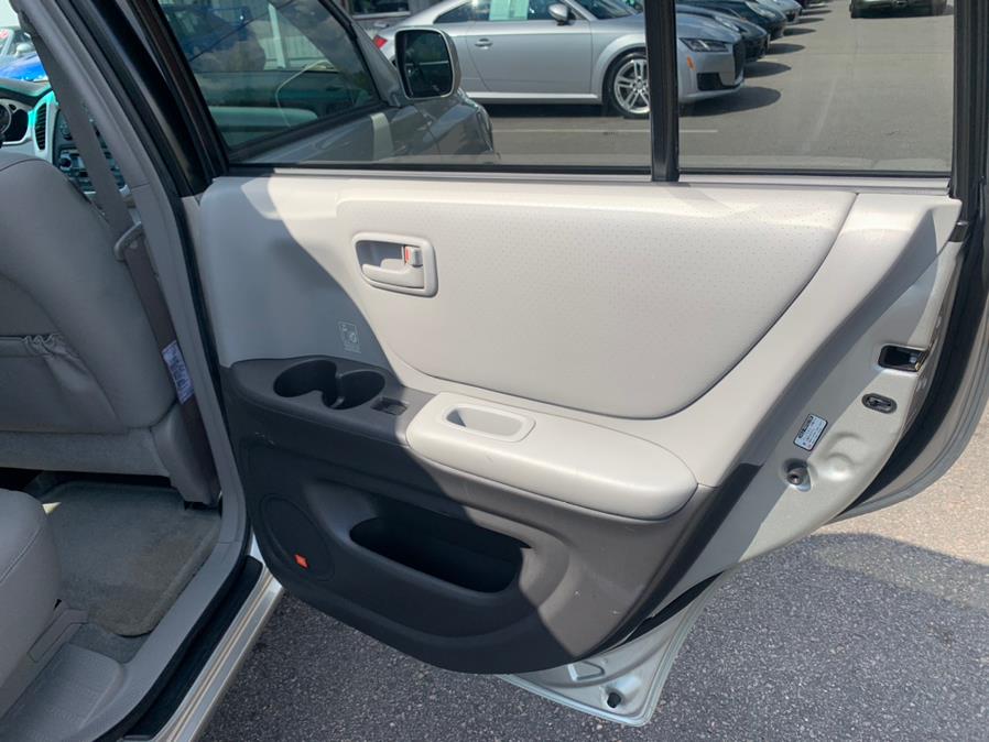 2005 Toyota Highlander 4dr V6 4WD Limited w/3rd Row, available for sale in South Windsor, Connecticut | Mike And Tony Auto Sales, Inc. South Windsor, Connecticut 2005 Toyota Highlander 4dr V6 4WD Limited w/3rd Row, available for sale in South Windsor, Connecticut | Mike And Tony Auto Sales, Inc. South Windsor, Connecticut
