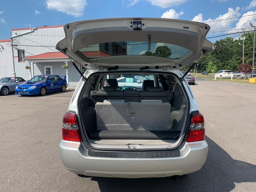 2005 Toyota Highlander 4dr V6 4WD Limited w/3rd Row, available for sale in South Windsor, Connecticut | Mike And Tony Auto Sales, Inc. South Windsor, Connecticut 2005 Toyota Highlander 4dr V6 4WD Limited w/3rd Row, available for sale in South Windsor, Connecticut | Mike And Tony Auto Sales, Inc. South Windsor, Connecticut