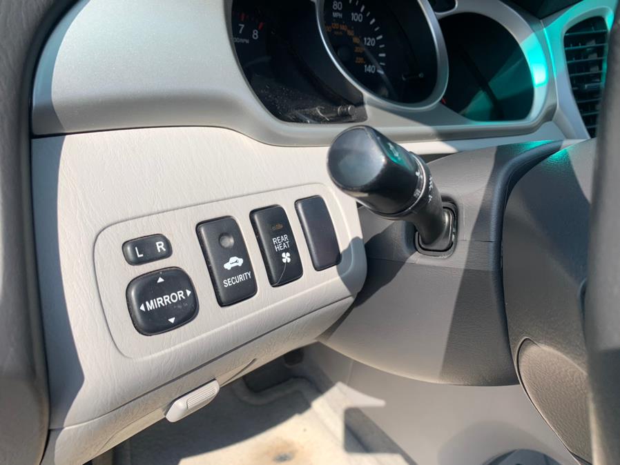 2005 Toyota Highlander 4dr V6 4WD Limited w/3rd Row, available for sale in South Windsor, Connecticut | Mike And Tony Auto Sales, Inc. South Windsor, Connecticut 2005 Toyota Highlander 4dr V6 4WD Limited w/3rd Row, available for sale in South Windsor, Connecticut | Mike And Tony Auto Sales, Inc. South Windsor, Connecticut