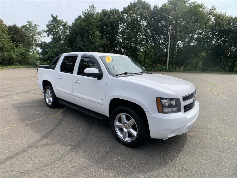 2009 Chevrolet Avalanche 4WD Crew Cab 130" LT w/2LT, available for sale in Stratford, Connecticut | Wiz Leasing Inc. Stratford, Connecticut