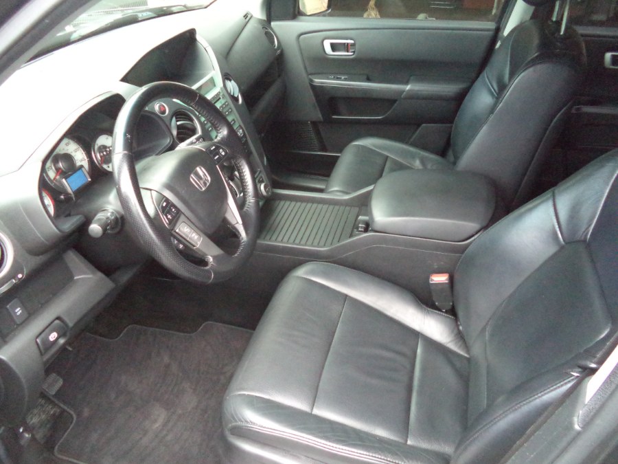 2011 Honda Pilot 4WD 4dr EX-L w/Navi, available for sale in Naugatuck, Connecticut | Riverside Motorcars, LLC. Naugatuck, Connecticut 2011 Honda Pilot 4WD 4dr EX-L w/Navi, available for sale in Naugatuck, Connecticut | Riverside Motorcars, LLC. Naugatuck, Connecticut