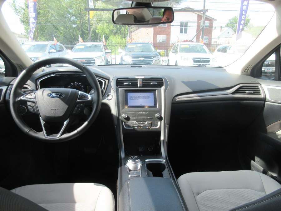 2019 Ford Fusion SE FWD photo
