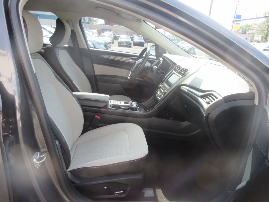 2019 Ford Fusion SE FWD photo