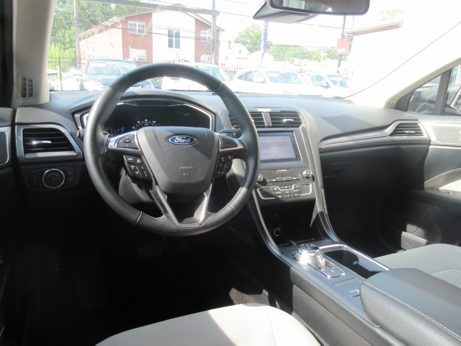 2019 Ford Fusion SE FWD photo