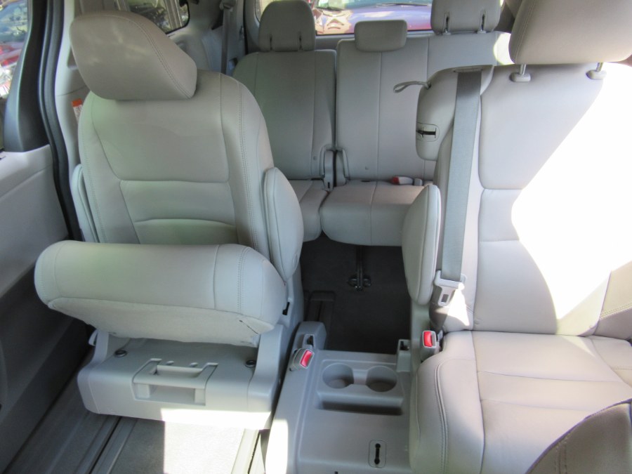 2020 Toyota Sienna XLE Premium FWD 8-Passenger (Natl), available for sale in Woodside, New York | Pepmore Auto Sales Inc.. Woodside, New York 2020 Toyota Sienna XLE Premium FWD 8-Passenger (Natl), available for sale in Woodside, New York | Pepmore Auto Sales Inc.. Woodside, New York