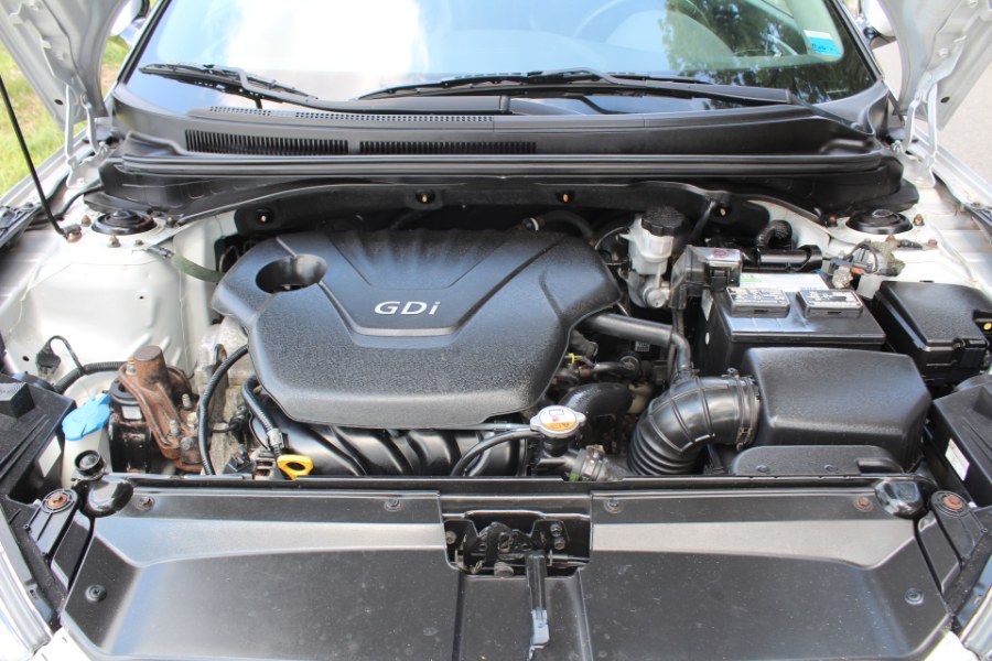2012 Hyundai Veloster Manual 3dr Cpe, available for sale in Great Neck, New York | Great Neck Car Buyers & Sellers. Great Neck, New York 2012 Hyundai Veloster Manual 3dr Cpe, available for sale in Great Neck, New York | Great Neck Car Buyers & Sellers. Great Neck, New York