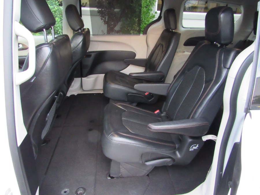 2018 Chrysler Pacifica Touring L, available for sale in Middle Village, New York | Road Masters II INC. Middle Village, New York 2018 Chrysler Pacifica Touring L, available for sale in Middle Village, New York | Road Masters II INC. Middle Village, New York