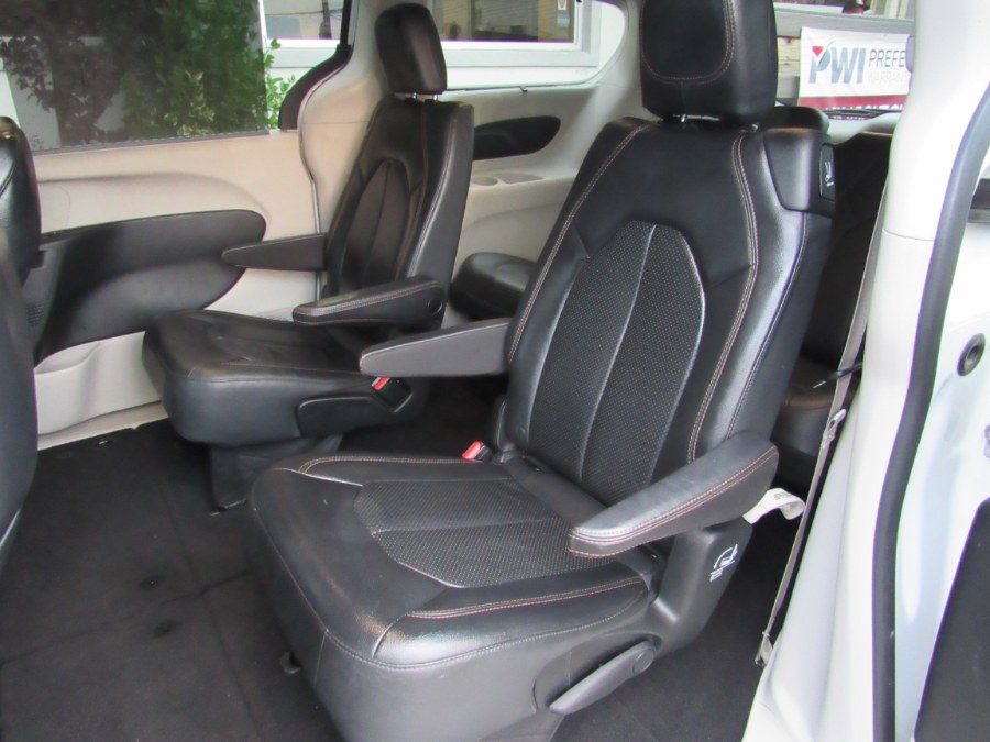 2018 Chrysler Pacifica Touring L, available for sale in Middle Village, New York | Road Masters II INC. Middle Village, New York 2018 Chrysler Pacifica Touring L, available for sale in Middle Village, New York | Road Masters II INC. Middle Village, New York