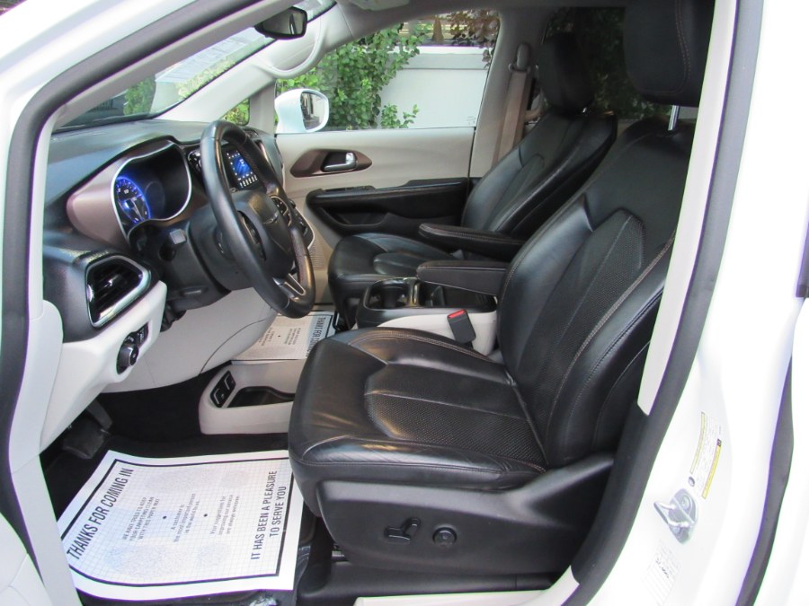 2018 Chrysler Pacifica Touring L, available for sale in Middle Village, New York | Road Masters II INC. Middle Village, New York 2018 Chrysler Pacifica Touring L, available for sale in Middle Village, New York | Road Masters II INC. Middle Village, New York