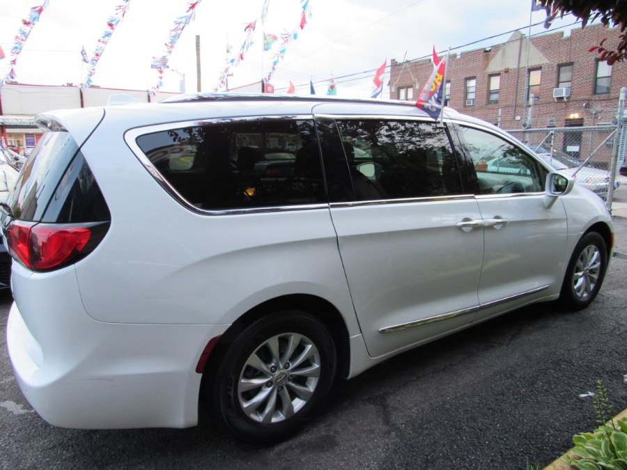 2018 Chrysler Pacifica Touring L, available for sale in Middle Village, New York | Road Masters II INC. Middle Village, New York 2018 Chrysler Pacifica Touring L, available for sale in Middle Village, New York | Road Masters II INC. Middle Village, New York