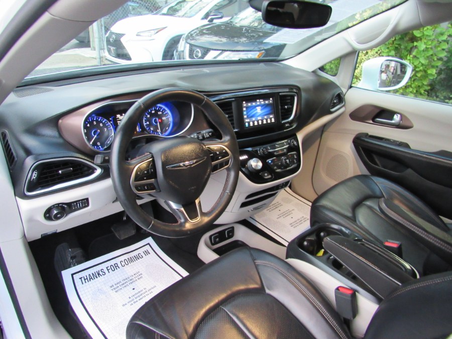 2018 Chrysler Pacifica Touring L, available for sale in Middle Village, New York | Road Masters II INC. Middle Village, New York 2018 Chrysler Pacifica Touring L, available for sale in Middle Village, New York | Road Masters II INC. Middle Village, New York