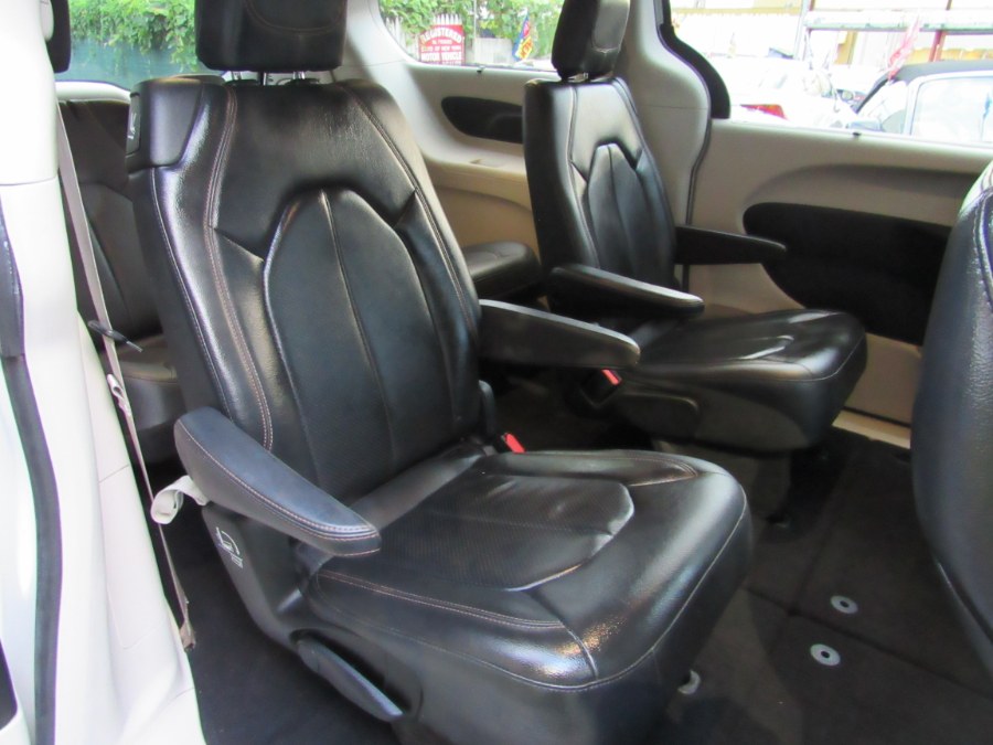 2018 Chrysler Pacifica Touring L, available for sale in Middle Village, New York | Road Masters II INC. Middle Village, New York 2018 Chrysler Pacifica Touring L, available for sale in Middle Village, New York | Road Masters II INC. Middle Village, New York