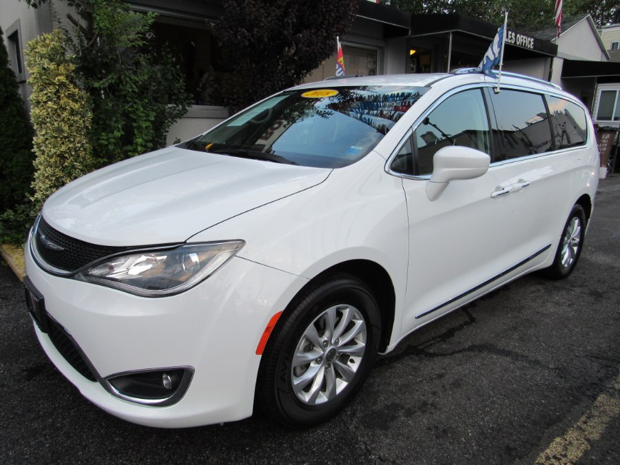 2018 Chrysler Pacifica Touring L, available for sale in Middle Village, New York | Road Masters II INC. Middle Village, New York 2018 Chrysler Pacifica Touring L, available for sale in Middle Village, New York | Road Masters II INC. Middle Village, New York