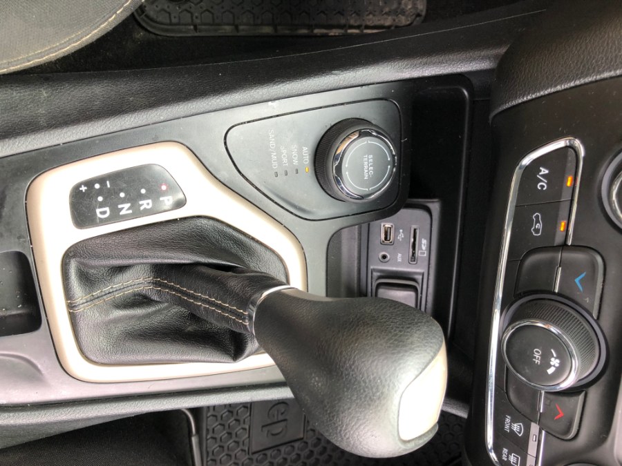 Used Jeep Cherokee 4WD 4dr Sport 2016 | Affordable Motors Inc. Bridgeport, Connecticut Used Jeep Cherokee 4WD 4dr Sport 2016 | Affordable Motors Inc. Bridgeport, Connecticut