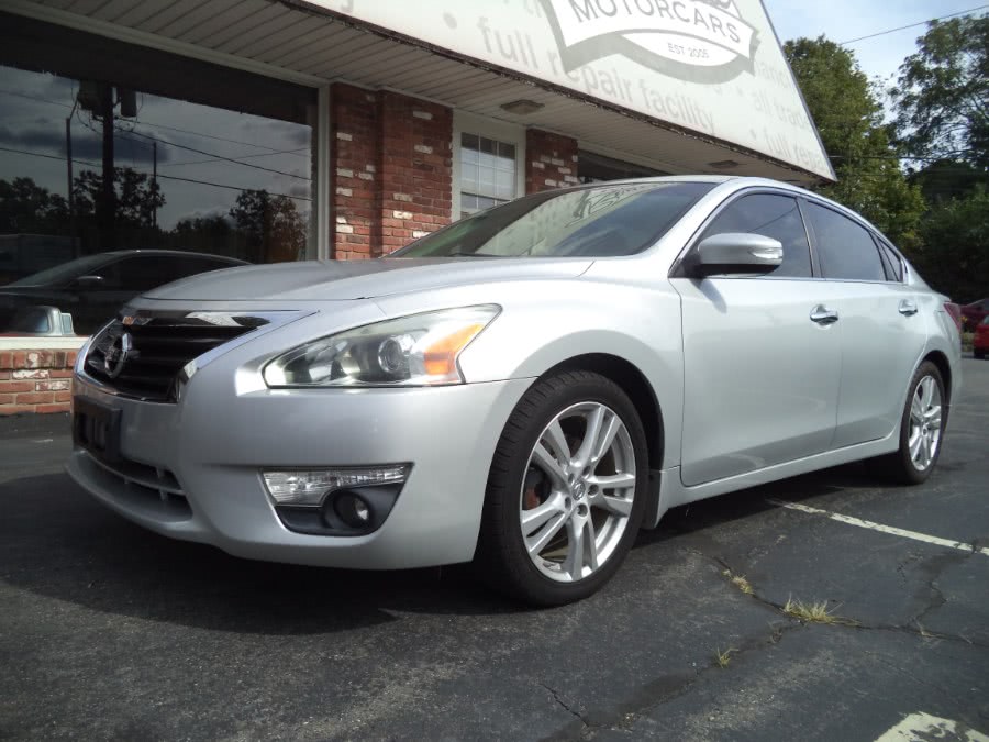 2013 Nissan Altima 4dr Sdn V6 3.5 SV, available for sale in Naugatuck, Connecticut | Riverside Motorcars, LLC. Naugatuck, Connecticut