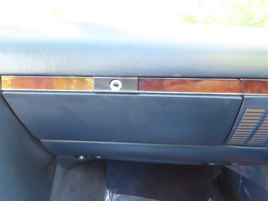 1987 Mercedes-Benz 560 Series 2dr Roadster 560SL, available for sale in North Salem, New York | Meccanic Shop North Inc. North Salem, New York 1987 Mercedes-Benz 560 Series 2dr Roadster 560SL, available for sale in North Salem, New York | Meccanic Shop North Inc. North Salem, New York