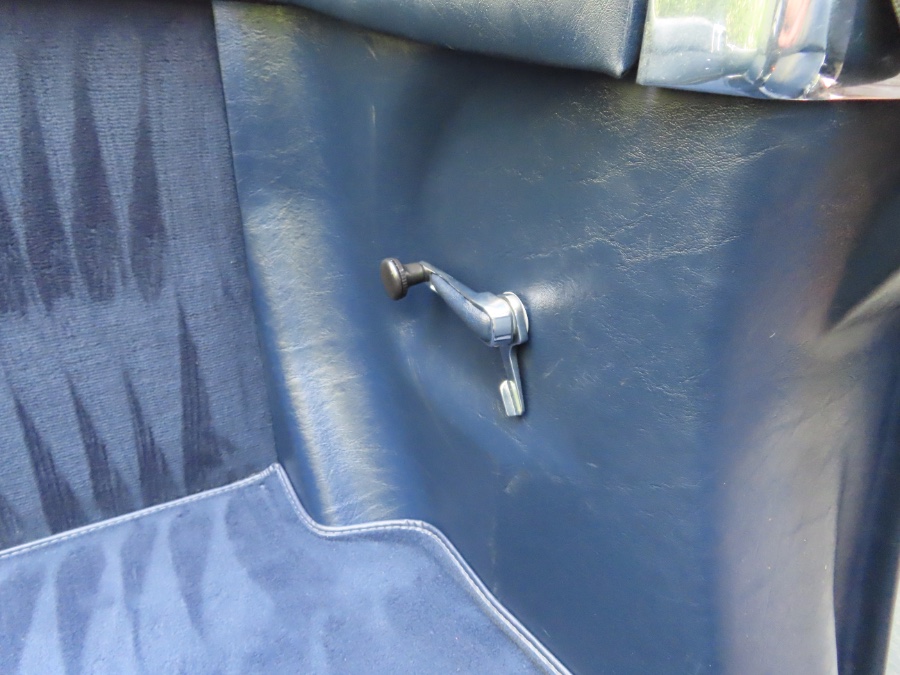 1987 Mercedes-Benz 560 Series 2dr Roadster 560SL, available for sale in North Salem, New York | Meccanic Shop North Inc. North Salem, New York 1987 Mercedes-Benz 560 Series 2dr Roadster 560SL, available for sale in North Salem, New York | Meccanic Shop North Inc. North Salem, New York