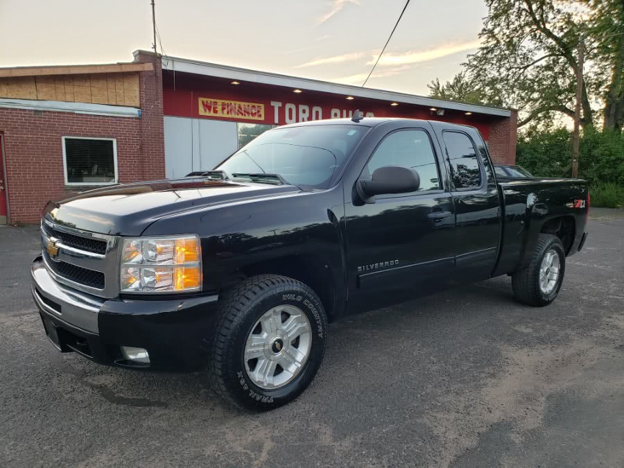 2011 Chevrolet Silverado 1500 4WD Ext Cab 143.5" LT 5.3 V8, available for sale in East Windsor, Connecticut | Toro Auto. East Windsor, Connecticut