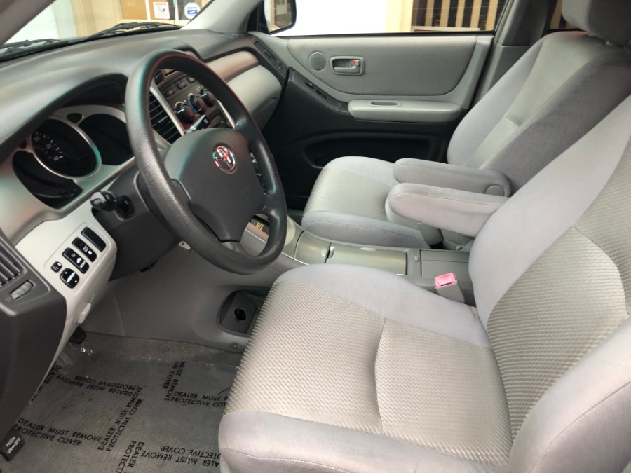 2005 Toyota Highlander 4dr V6 4WD w/3rd Row (Natl), available for sale in Bristol, Connecticut | Bristol Auto Center LLC. Bristol, Connecticut 2005 Toyota Highlander 4dr V6 4WD w/3rd Row (Natl), available for sale in Bristol, Connecticut | Bristol Auto Center LLC. Bristol, Connecticut