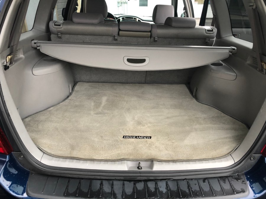 2005 Toyota Highlander 4dr V6 4WD w/3rd Row (Natl), available for sale in Bristol, Connecticut | Bristol Auto Center LLC. Bristol, Connecticut 2005 Toyota Highlander 4dr V6 4WD w/3rd Row (Natl), available for sale in Bristol, Connecticut | Bristol Auto Center LLC. Bristol, Connecticut
